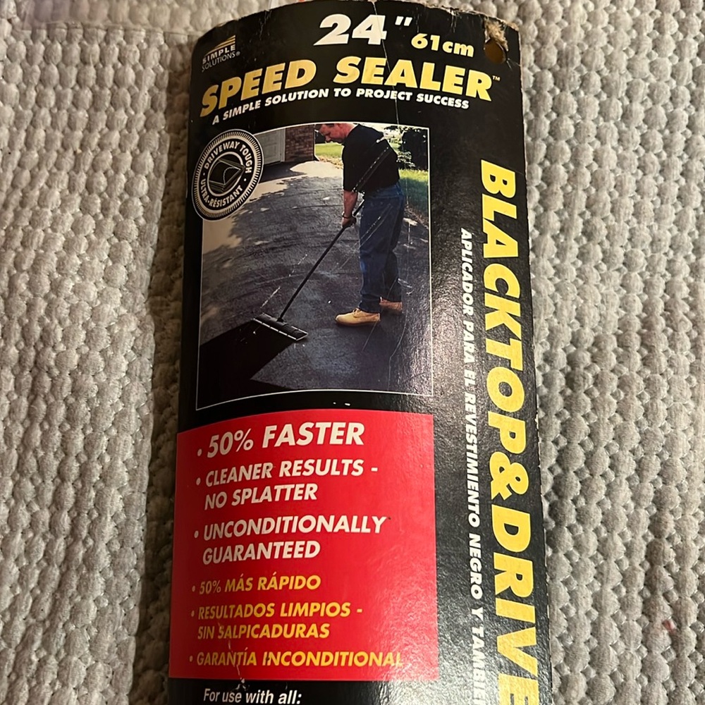 NEW BLACKTOP & DRIVEWAY APPLICATOR ! PLEASE REFER TO POSTED PHOTOS !
